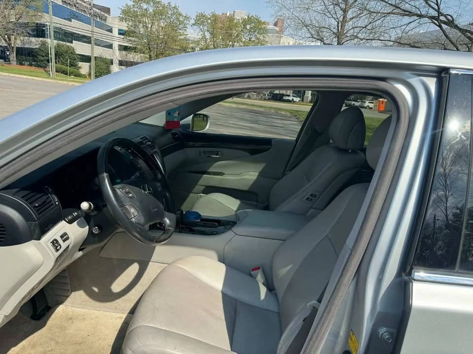 2008 Lexus LS 4th Gen - Image 9 of 13