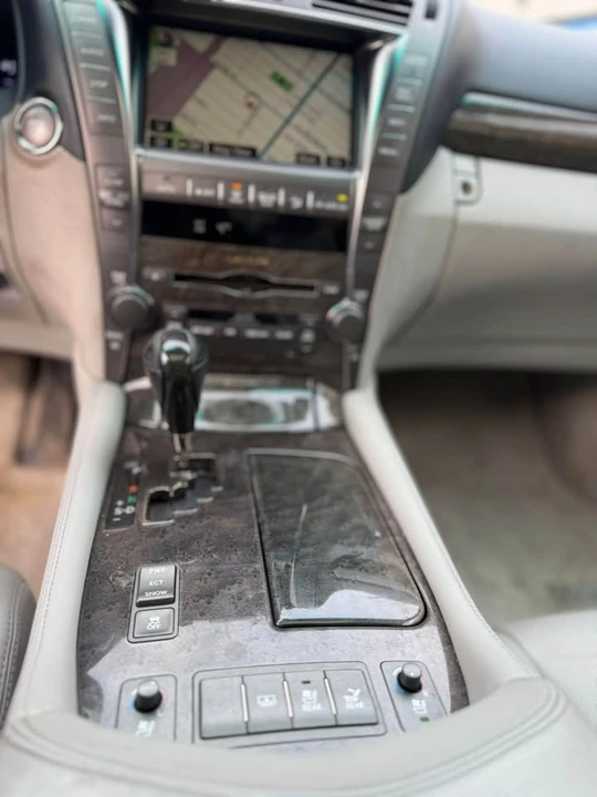2008 Lexus LS 4th Gen - Image 15 of 19