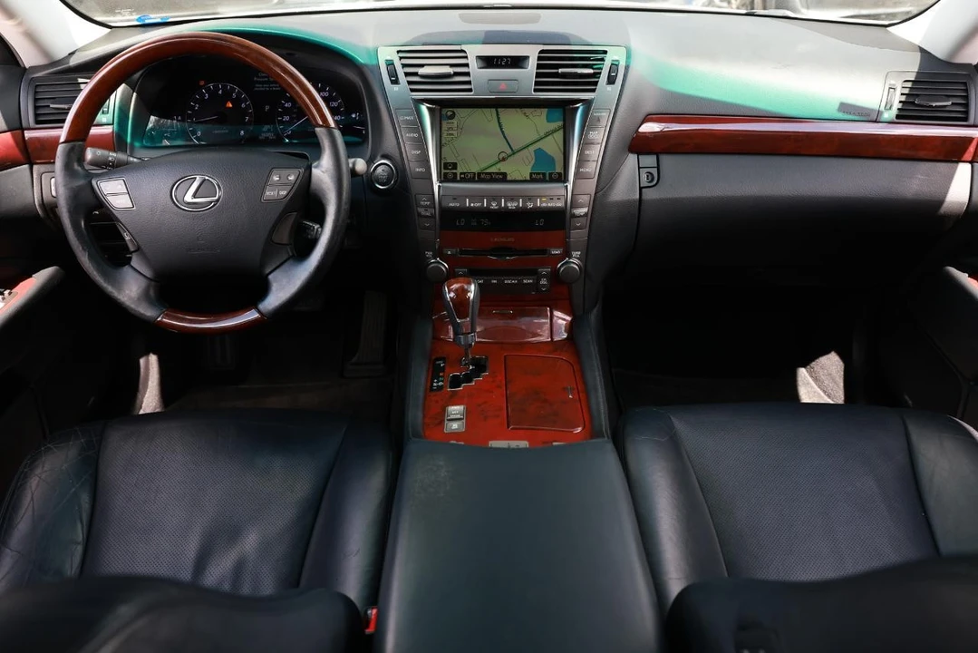 2008 Lexus LS 4th Gen - Image 21 of 31
