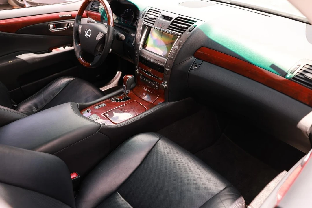 2008 Lexus LS 4th Gen - Image 18 of 31