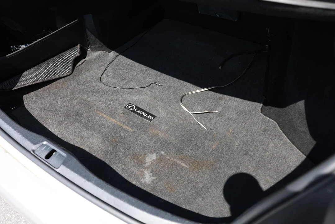 2008 Lexus LS 4th Gen - Image 24 of 31