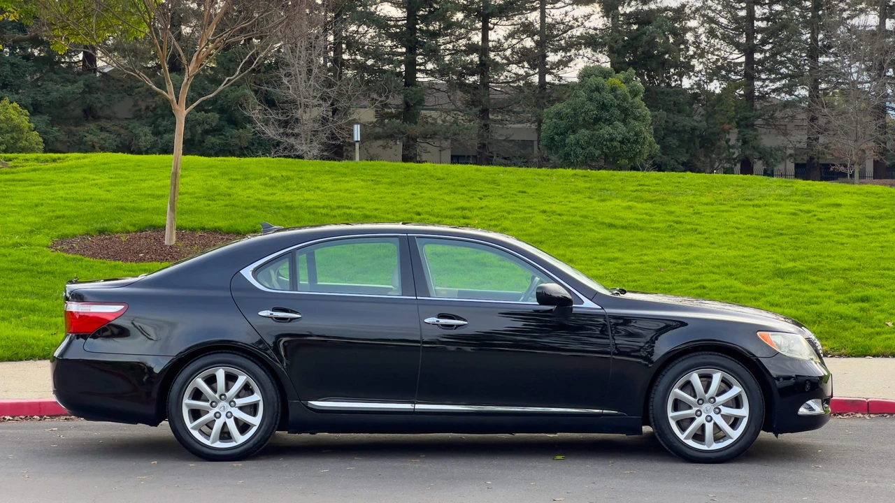2008 Lexus LS 4th Gen - Image 17 of 31