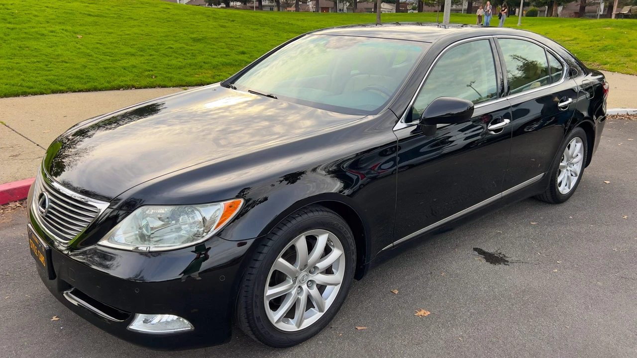 2008 Lexus LS 4th Gen - Image 2 of 31