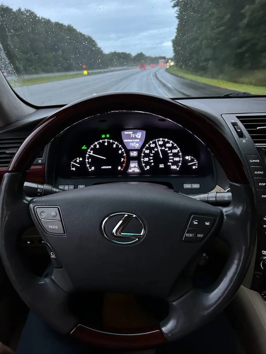 2008 Lexus LS 4th Gen - Image 8 of 12