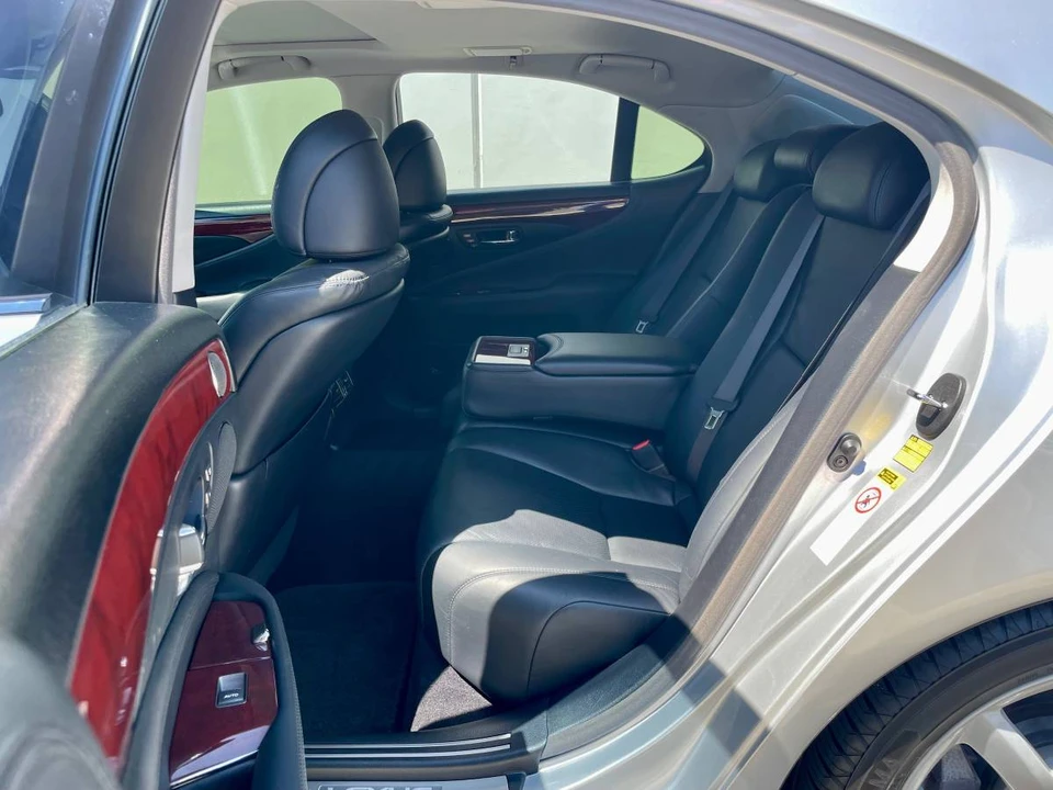 2008 Lexus LS 4th Gen - Image 16 of 17