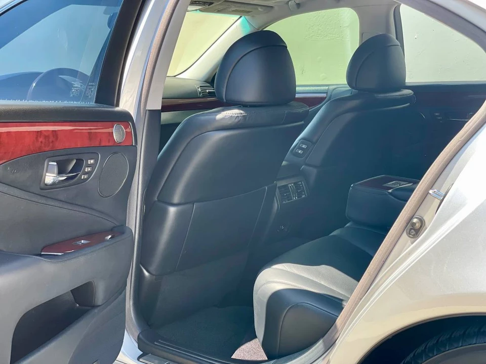 2008 Lexus LS 4th Gen - Image 15 of 17