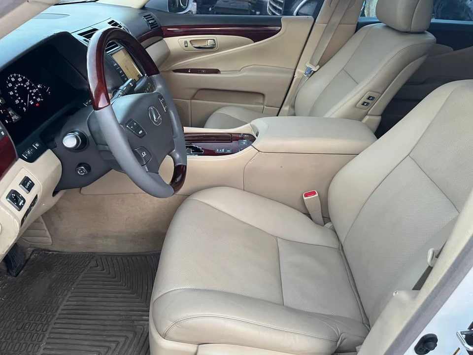 2008 Lexus LS 4th Gen - Image 11 of 22
