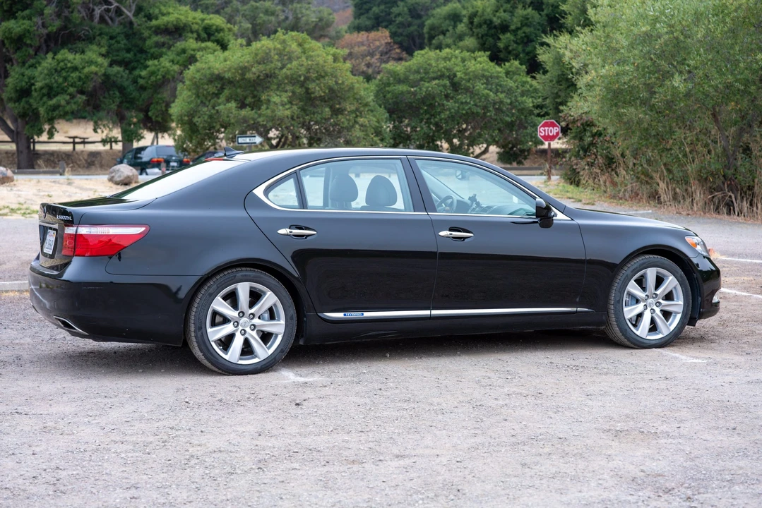 2008 Lexus LS 4th Gen - Image 8 of 31