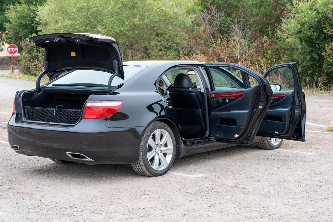 2008 Lexus LS 4th Gen - Image 29 of 31