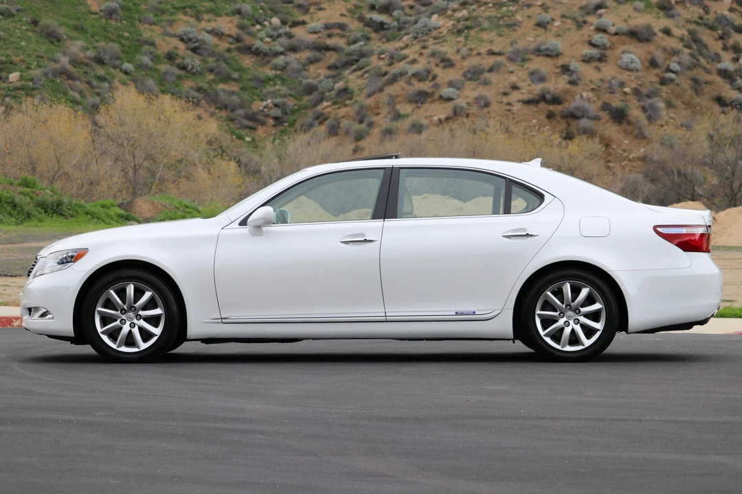 2008 Lexus LS 4th Gen - Image 9 of 31