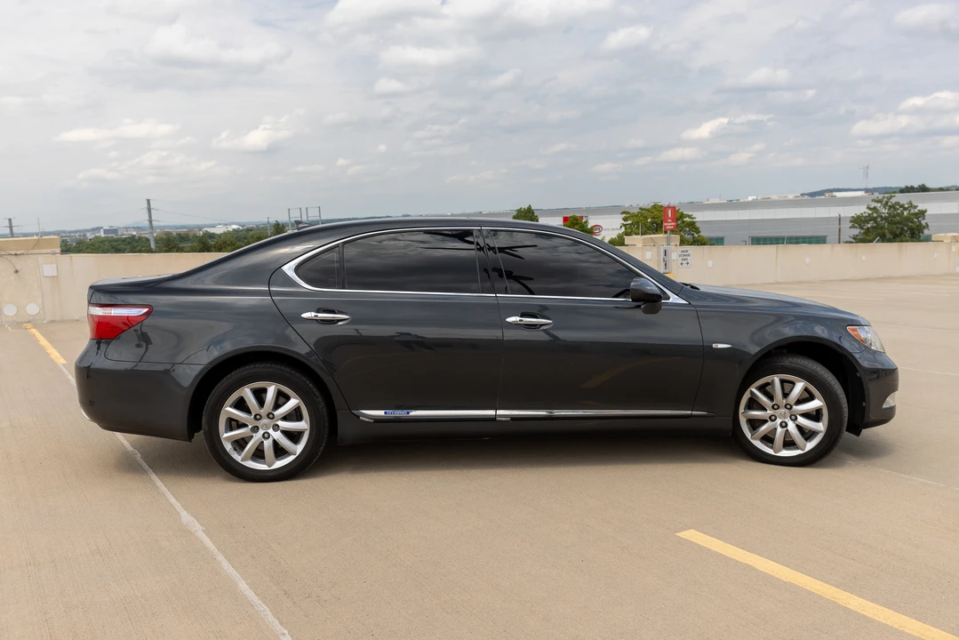 2008 Lexus LS 4th Gen - Image 11 of 31