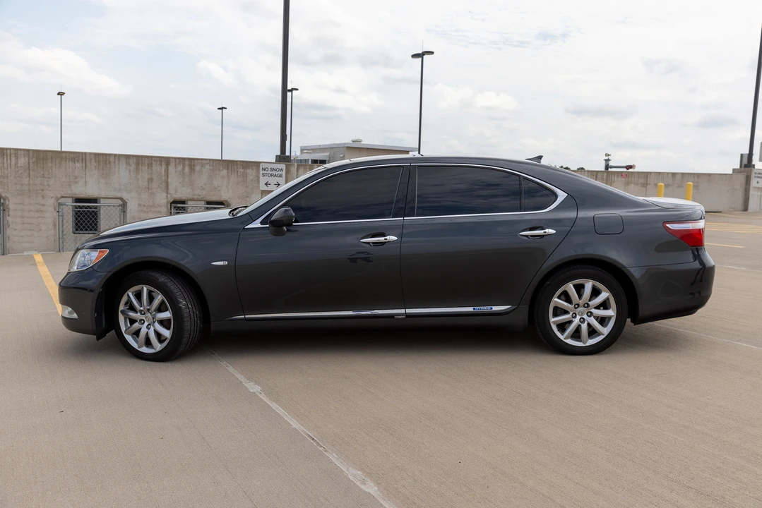 2008 Lexus LS 4th Gen - Image 5 of 31