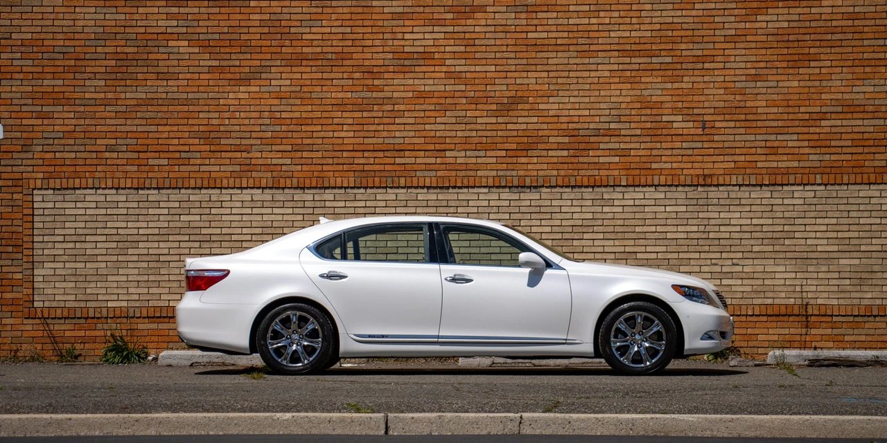 2008 Lexus LS 4th Gen - Image 15 of 31