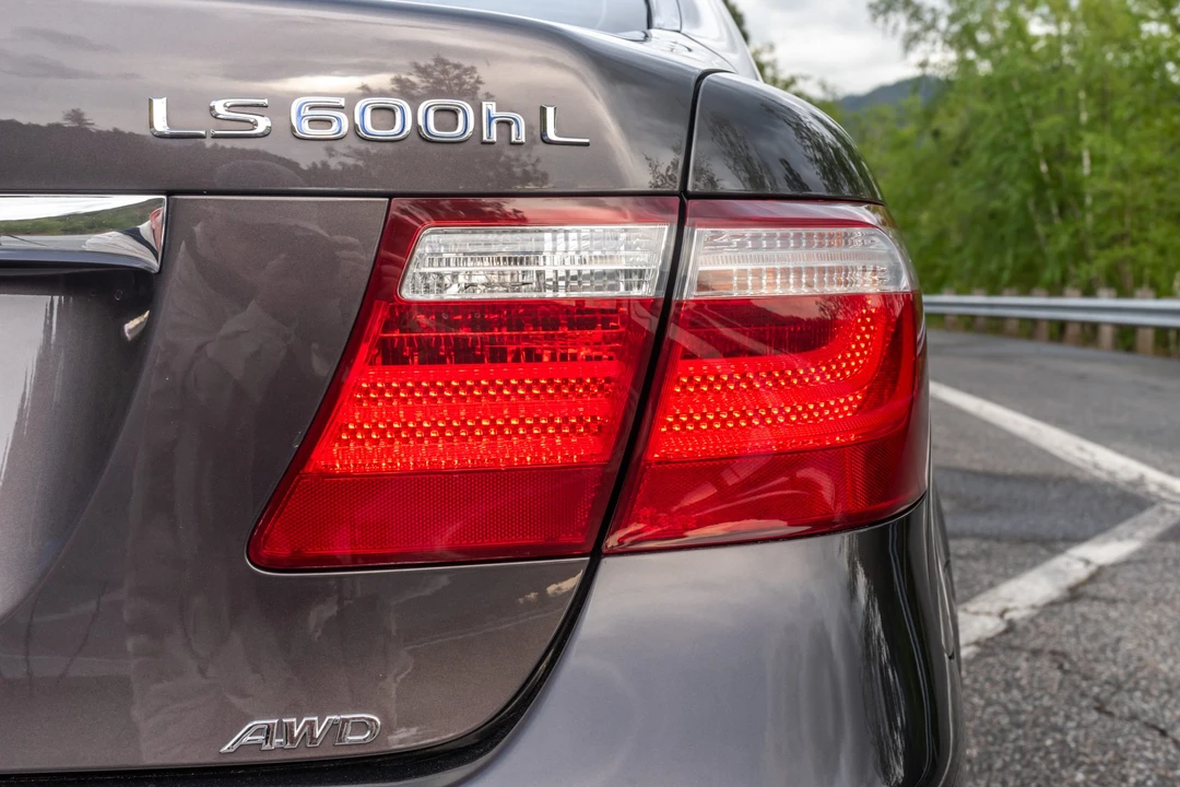 2008 Lexus LS 4th Gen - Image 16 of 31