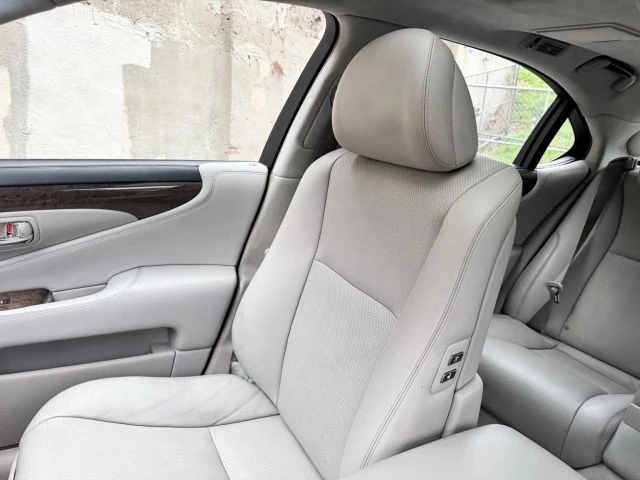 2008 Lexus LS 4th Gen - Image 15 of 21
