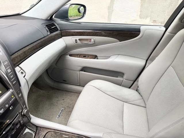 2008 Lexus LS 4th Gen - Image 16 of 31