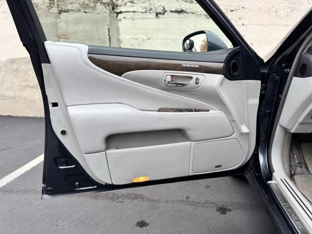 2008 Lexus LS 4th Gen - Image 9 of 31