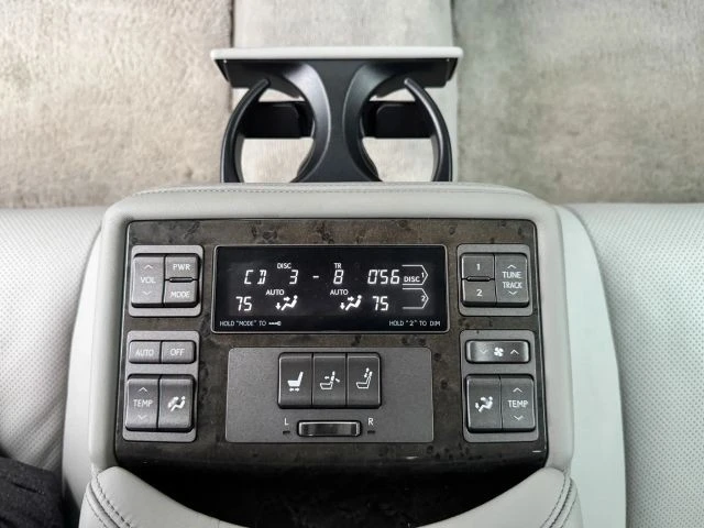 2008 Lexus LS 4th Gen - Image 25 of 31