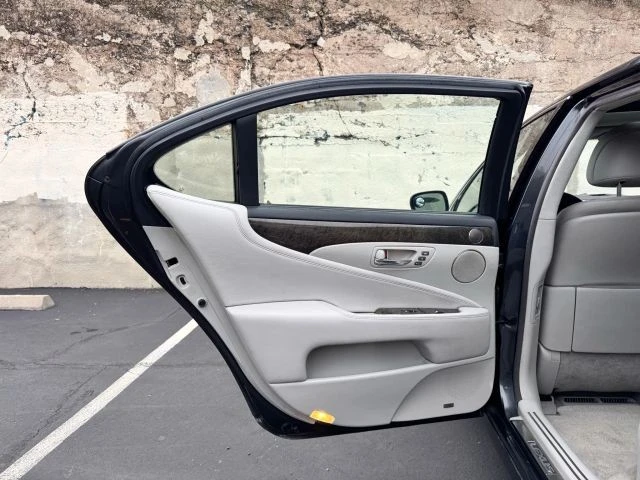 2008 Lexus LS 4th Gen - Image 17 of 31