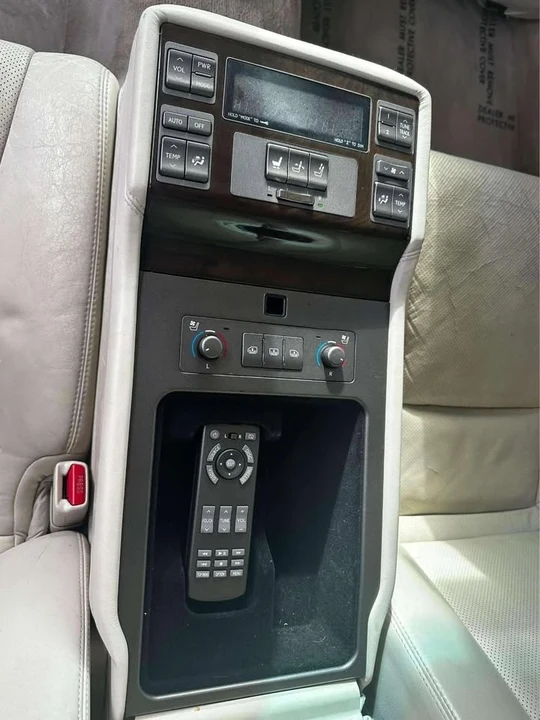 2008 Lexus LS 4th Gen - Image 8 of 15
