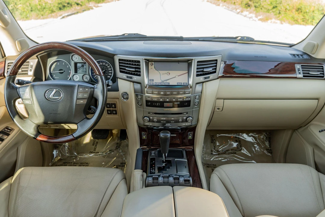 2008 Lexus LX 3rd Gen - Image 26 of 31