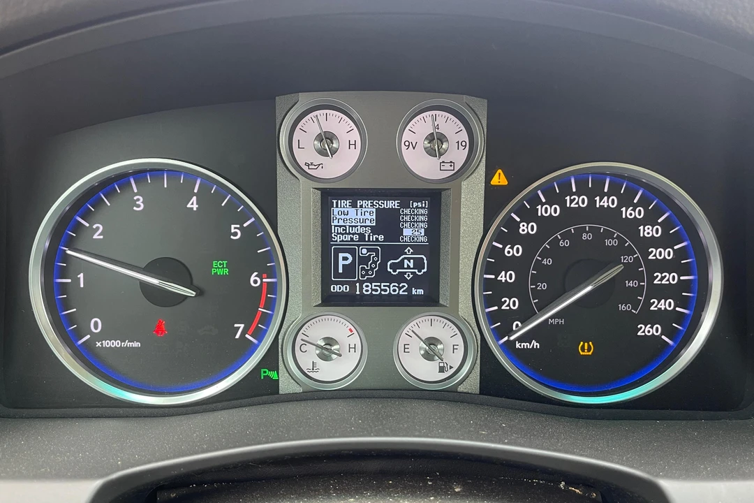 2008 Lexus LX 3rd Gen - Image 29 of 31