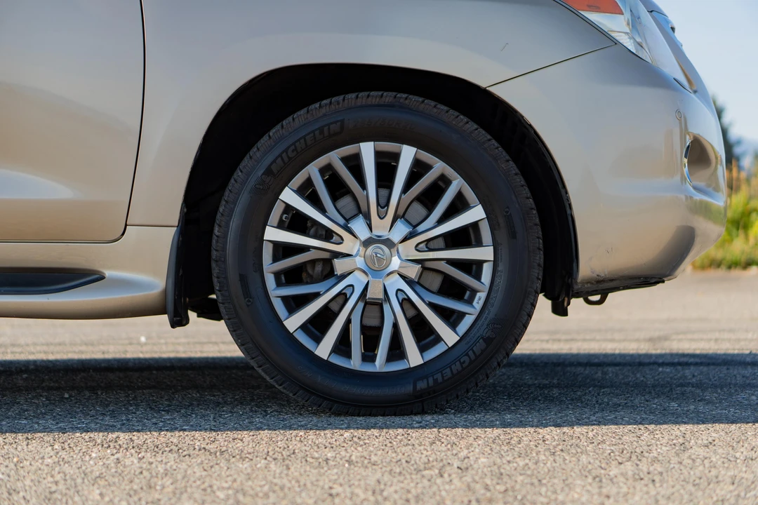 2008 Lexus LX 3rd Gen - Image 24 of 31