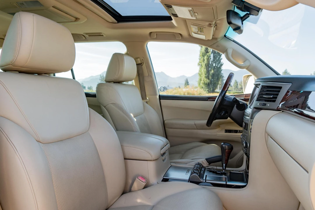 2008 Lexus LX 3rd Gen - Image 27 of 31