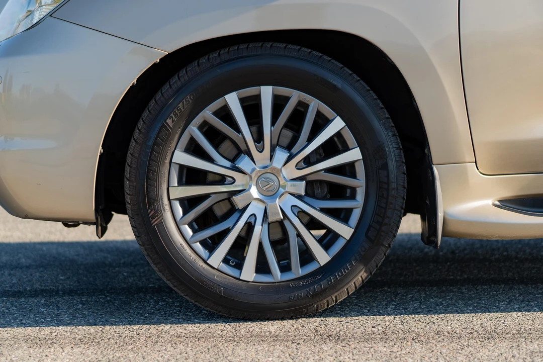 2008 Lexus LX 3rd Gen - Image 23 of 31