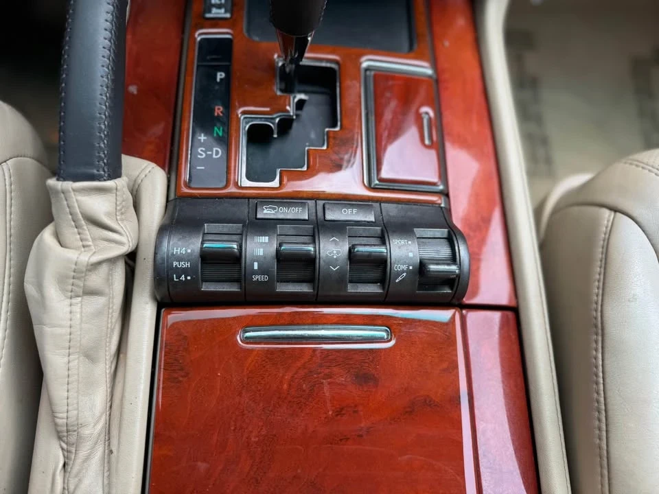 2008 Lexus LX 3rd Gen - Image 11 of 20