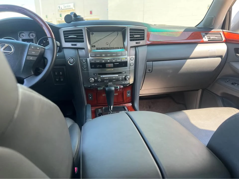 2008 Lexus LX 3rd Gen - Image 6 of 10