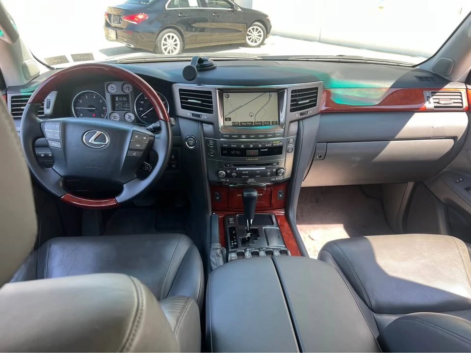 2008 Lexus LX 3rd Gen - Image 9 of 10