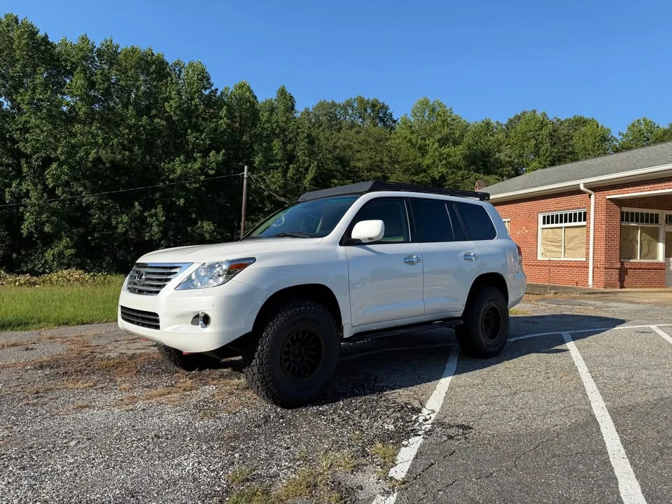 2008 Lexus LX 3rd Gen - Image 2 of 19