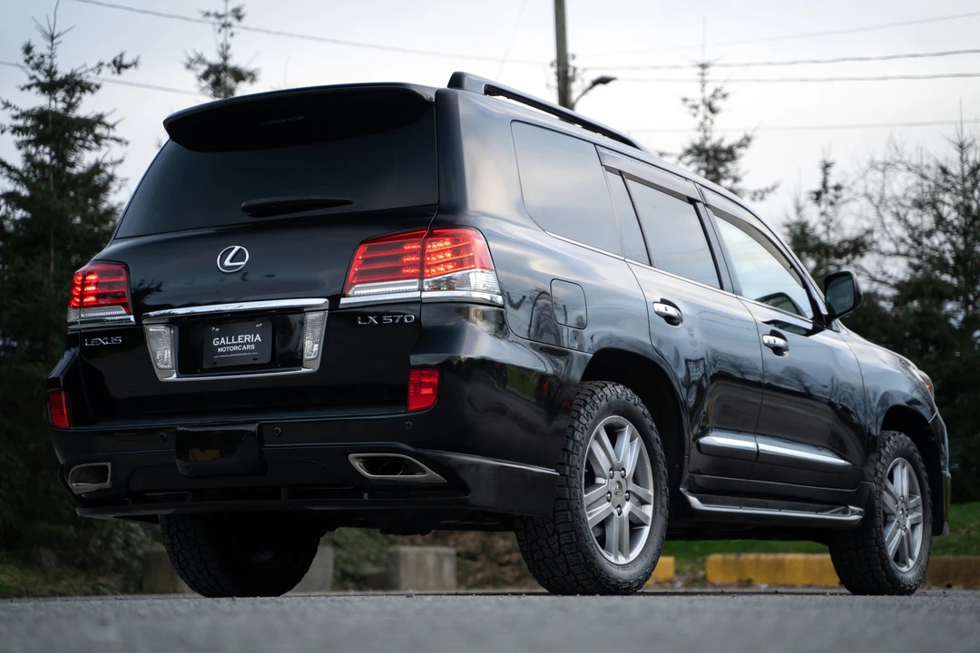2008 Lexus LX 3rd Gen - Image 17 of 31