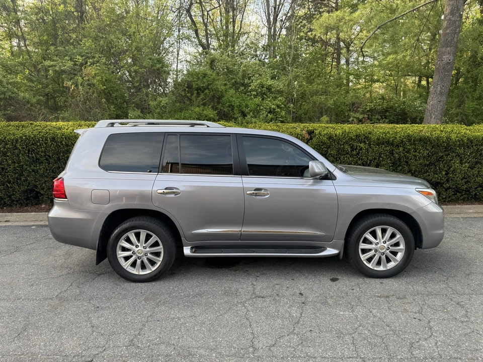 2008 Lexus LX 3rd Gen - Image 22 of 31