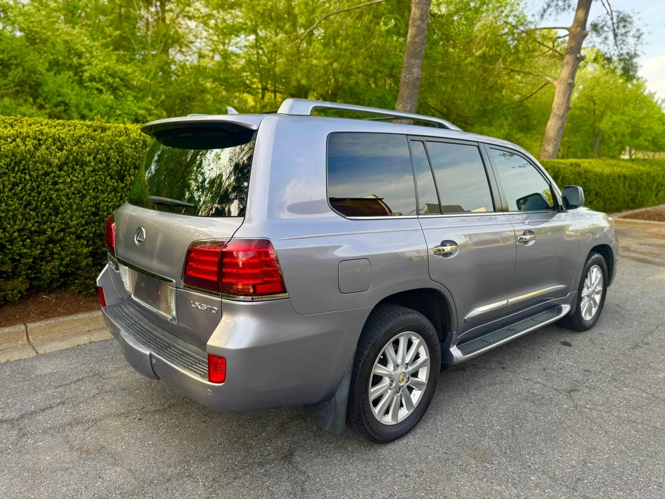 2008 Lexus LX 3rd Gen - Image 18 of 31