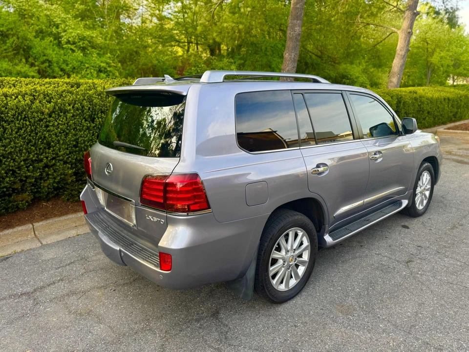 2008 Lexus LX 3rd Gen - Image 17 of 31