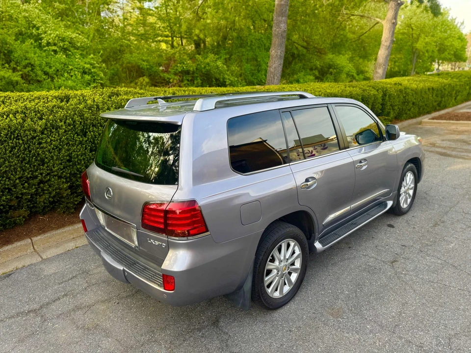 2008 Lexus LX 3rd Gen - Image 15 of 31