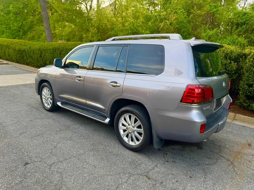 2008 Lexus LX 3rd Gen - Image 11 of 31