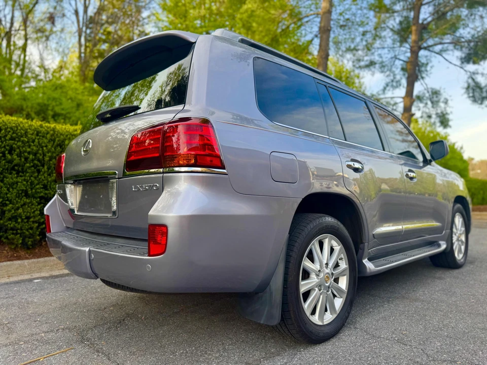 2008 Lexus LX 3rd Gen - Image 13 of 31