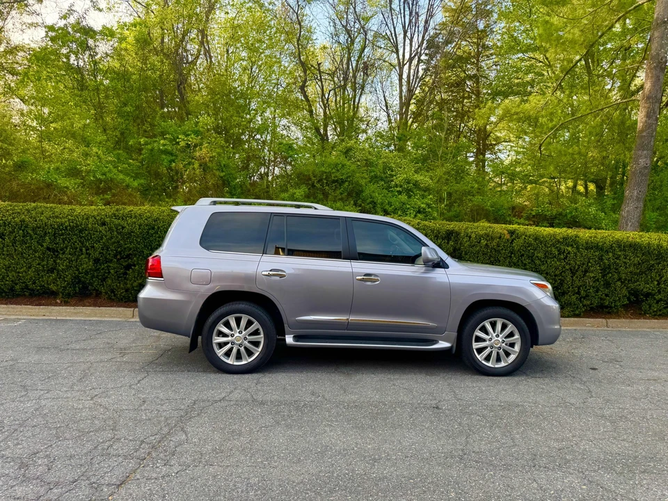 2008 Lexus LX 3rd Gen - Image 21 of 31