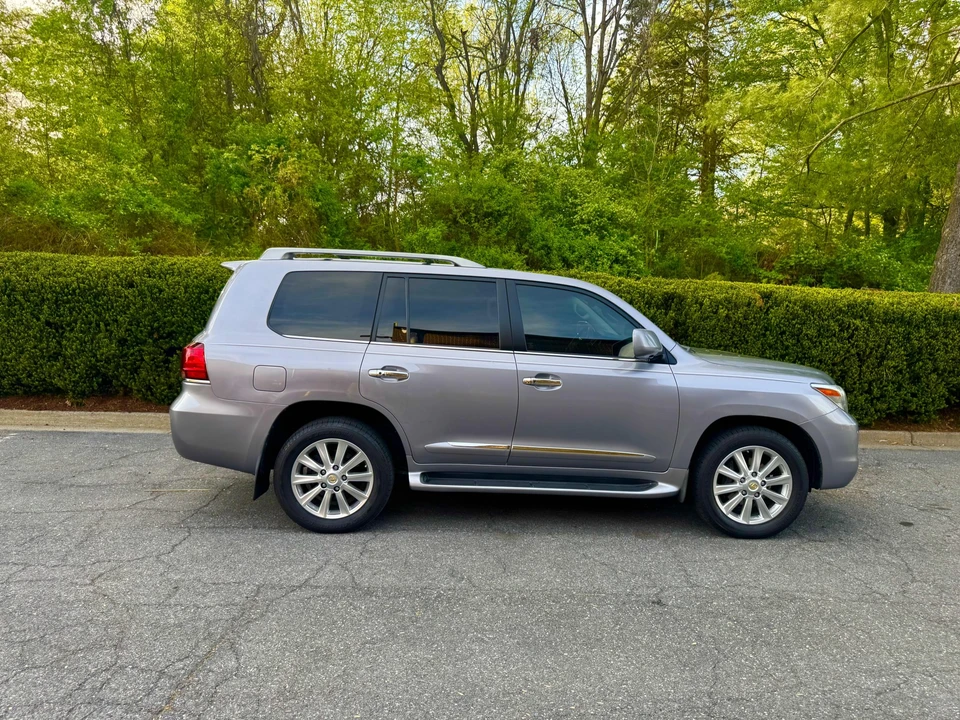2008 Lexus LX 3rd Gen - Image 19 of 31