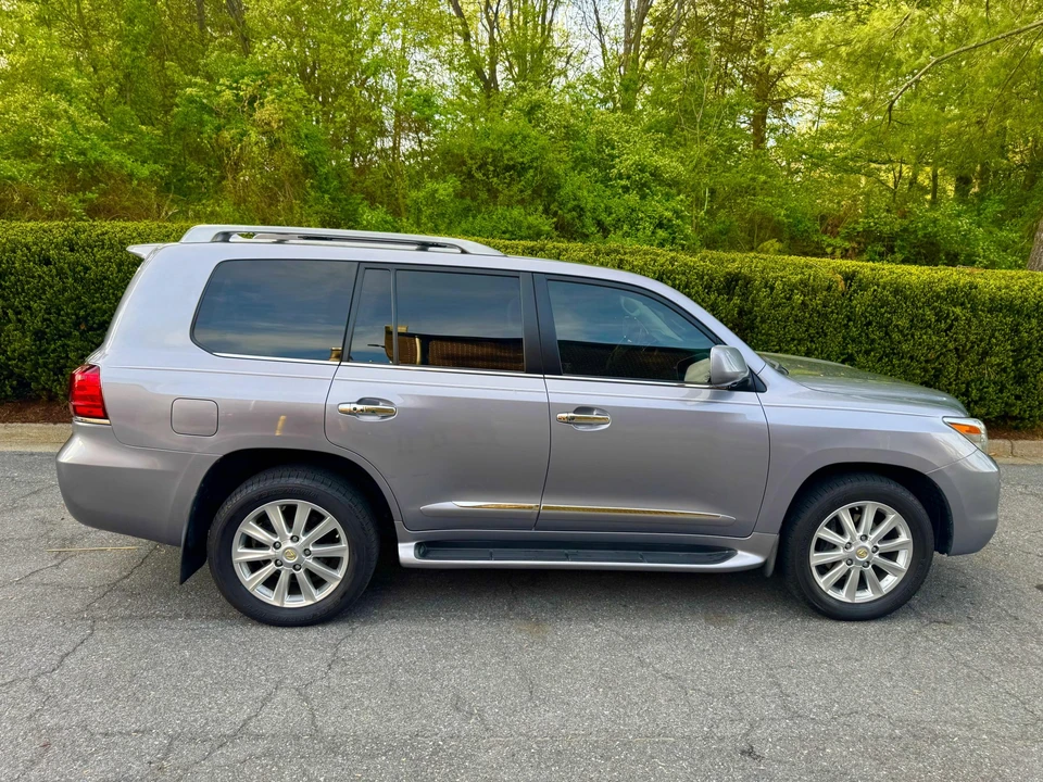 2008 Lexus LX 3rd Gen - Image 23 of 31