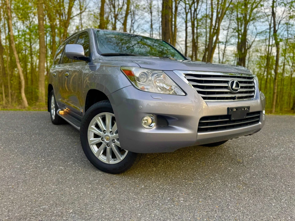 2008 Lexus LX 3rd Gen - Image 25 of 31