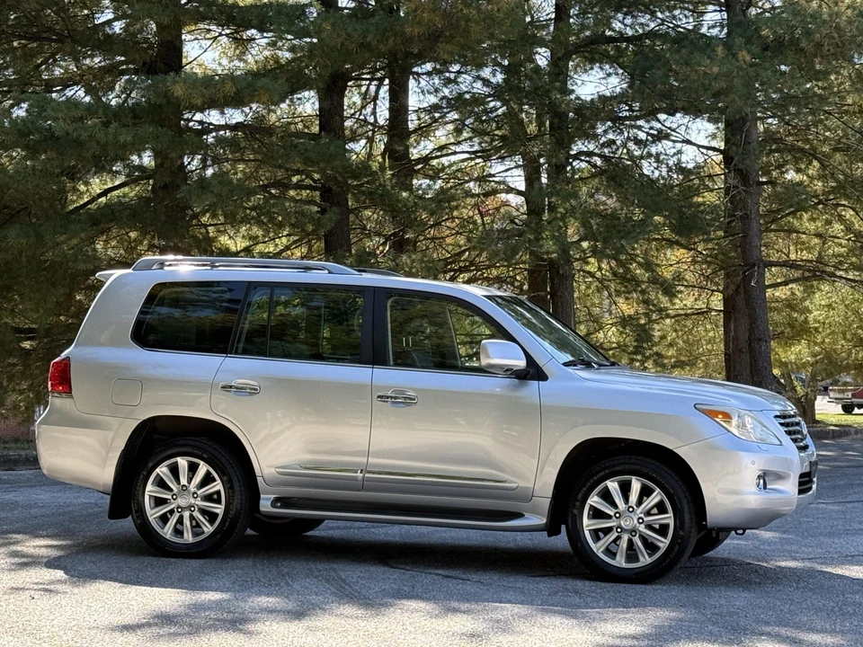2008 Lexus LX 3rd Gen - Image 11 of 31