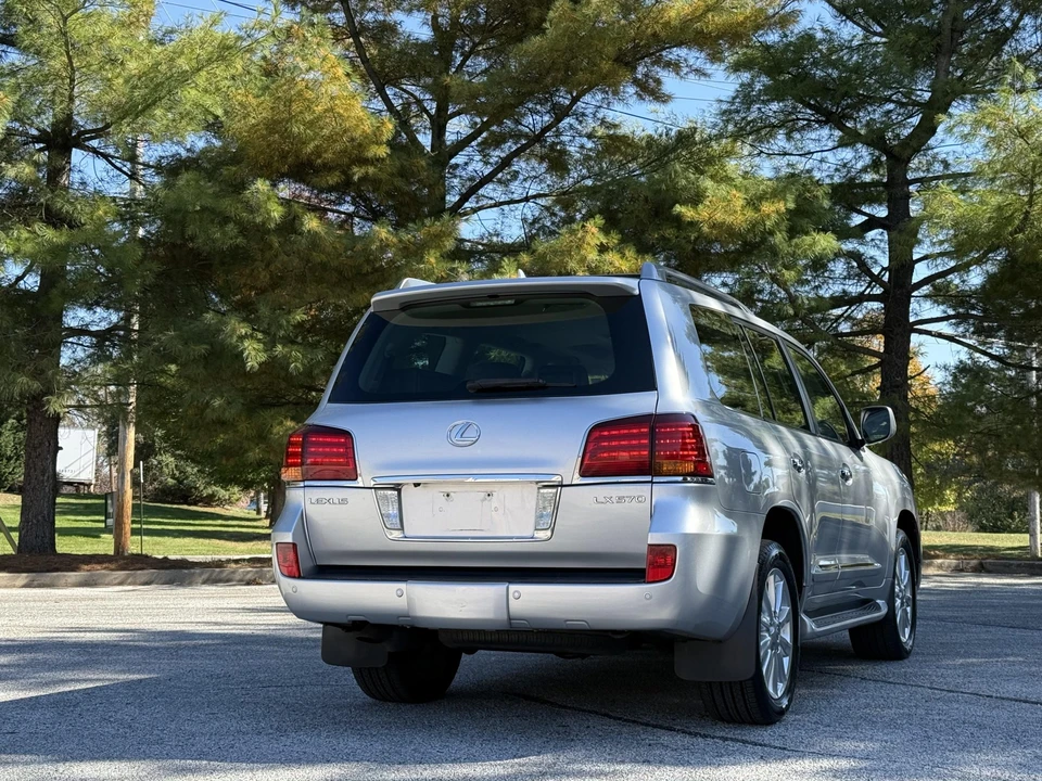 2008 Lexus LX 3rd Gen - Image 15 of 31