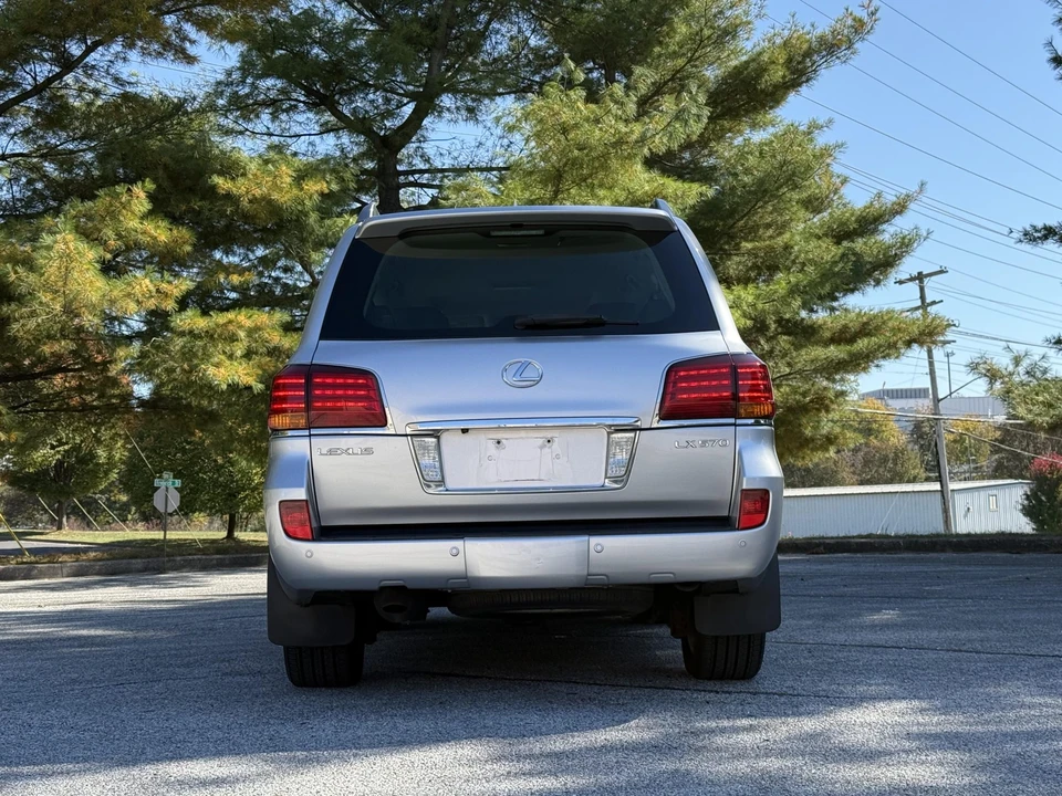 2008 Lexus LX 3rd Gen - Image 17 of 31
