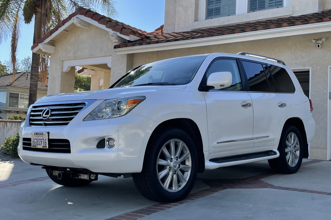 2008 Lexus LX 3rd Gen - Image 2 of 31