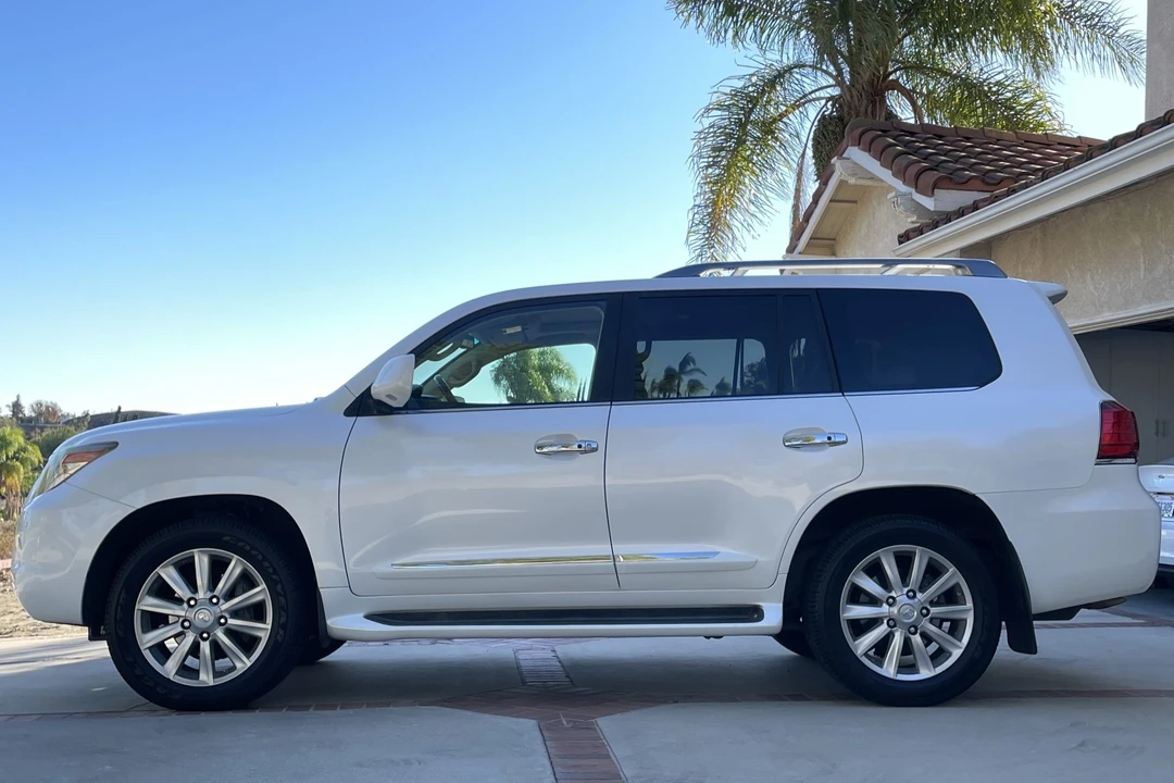 2008 Lexus LX 3rd Gen - Image 3 of 31