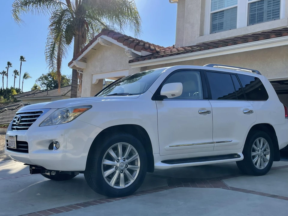 2008 Lexus LX 3rd Gen - Image 2 of 31